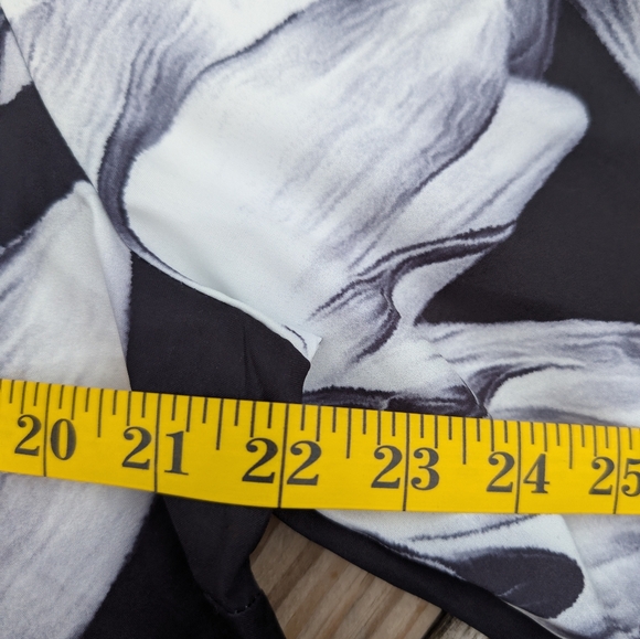 Floral Black and White Midi Dress - Picture 4 of 5